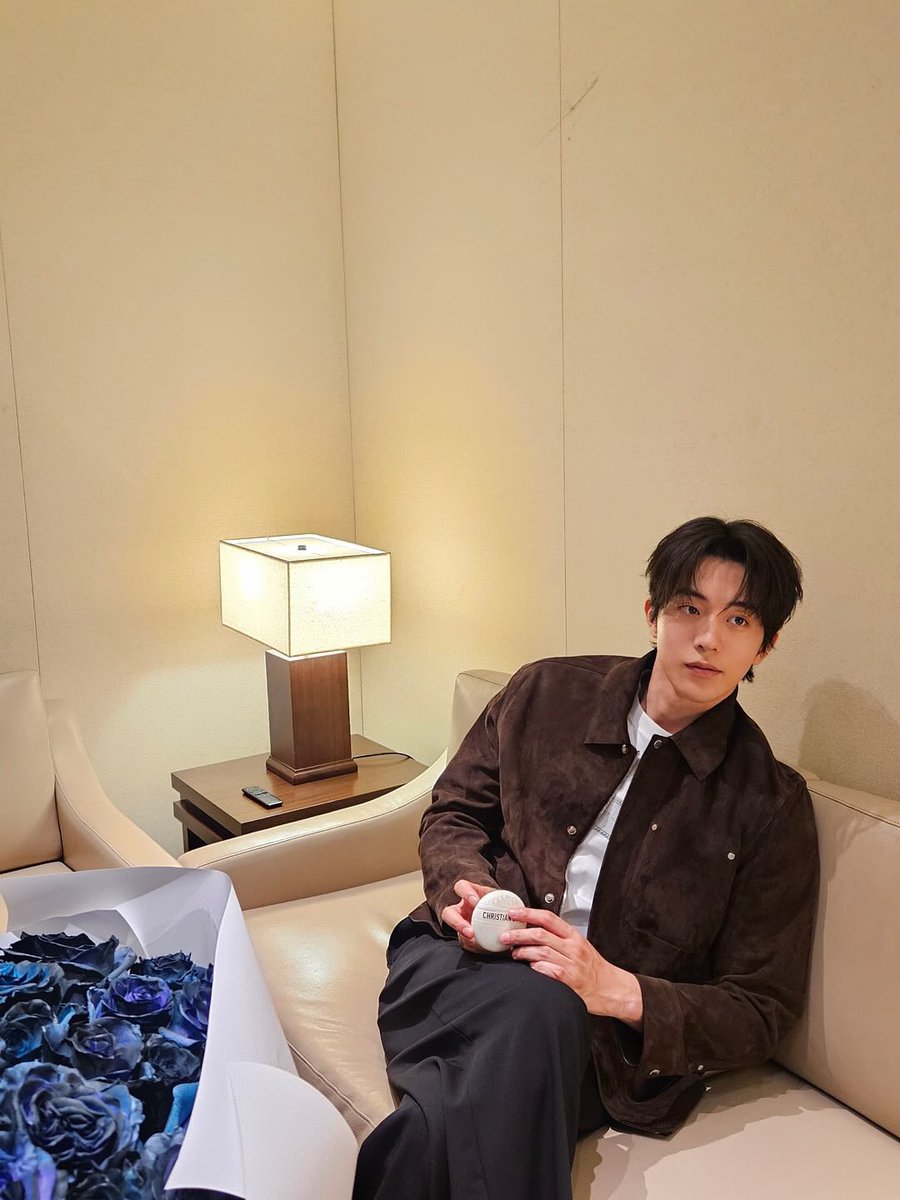 wngurdld's tweet photo. 250610 남주혁 인스타 업데이트 ❤︎

디올 컨벤션날 미모 진짜 미친거같다 https://t.co/jQmfiXWMie
