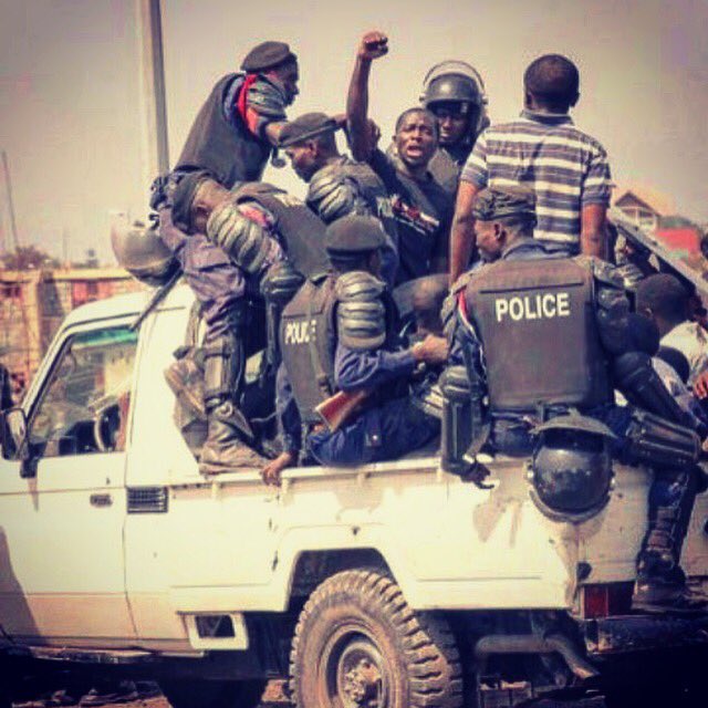 Le 10 juin 2018, Luc Nkulula, militant de la LUCHA, a perdu la vie dans un incendie suspect. Nous honorons son héritage de résilience et de lutte pour les droits humains.

#DevoirDeMémoire
#Tokobisanate
#LestWeForget
#NeLesOublionsPas