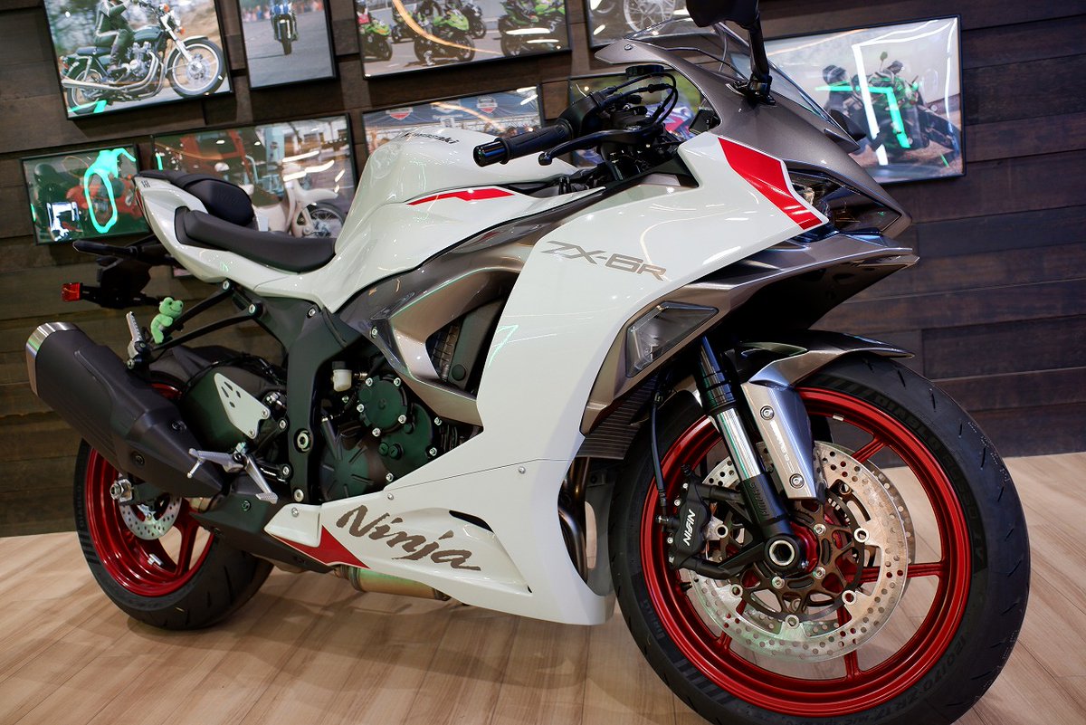 皆様、こんにちは。
カワサキプラザ茅ヶ崎です。
「Ninja ZX-6R」の人気色、ホワイトカラーが入荷しました。
他にもご案内可能なカラーがございますので、ご興味のある方はぜひご来店ください。
#kawasaki #カワサキプラザ茅ヶ崎 #ninjazx6r #乗るカワサキ