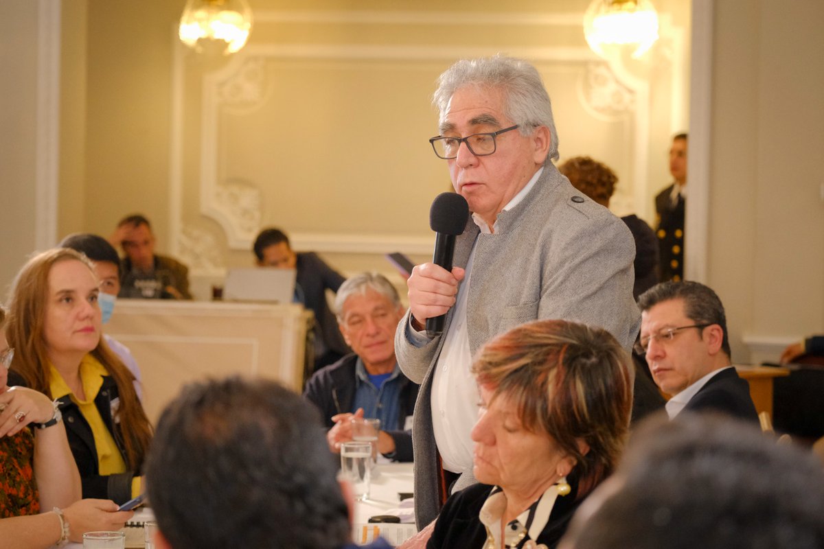 En la Casa de Nariño se instaló la Comisión Nacional de Coordinación y Seguimiento de los Procesos Electorales, liderada por el Presidente @PetroGustavo. Asistieron más de 130 personas: miembros del gabinete de Gobierno, autoridades electorales, representantes de partidos