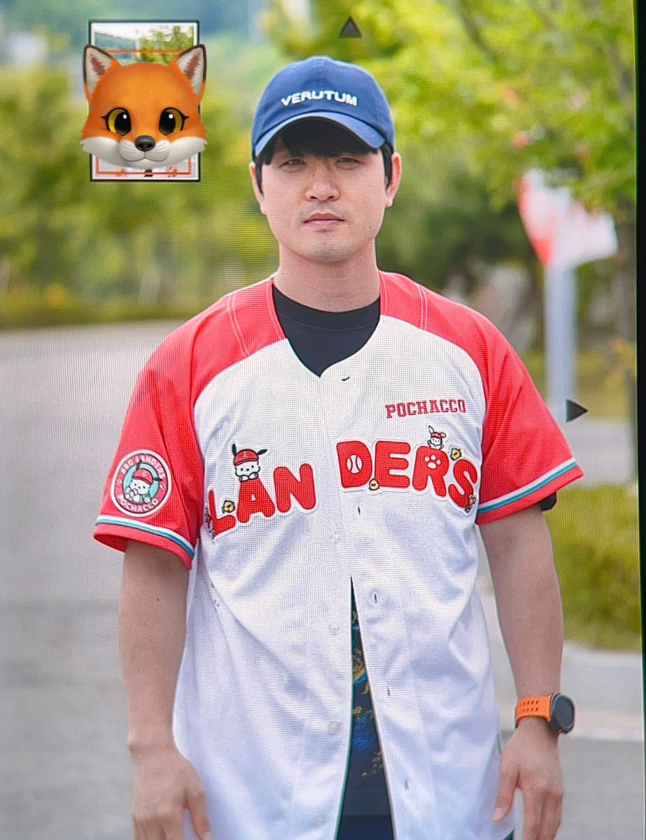 부탁이 있슴돠. 된다고 해줘요.

안돼.돌아가. 

된다해요.

뭔데. 일단 들어보고.

이거 한번만 입어 주십쇼. 

다음은 없다. 

네.