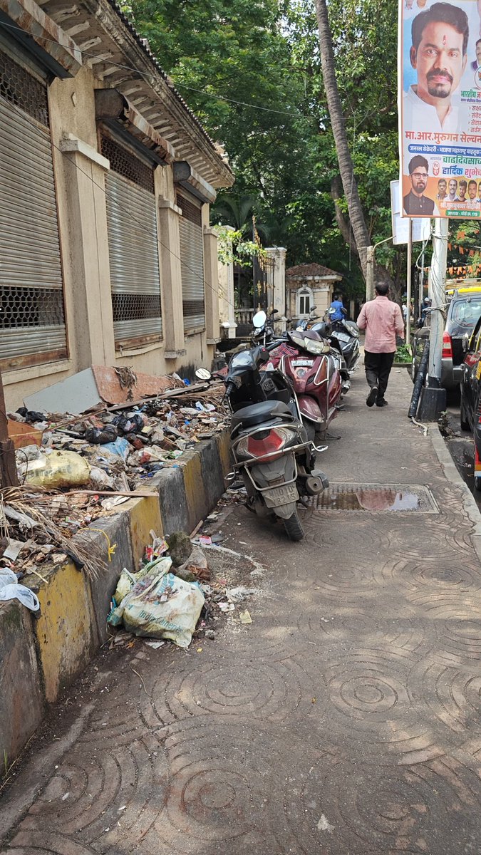 itsmevaidy's tweet image. New nuisance!! Past month or more.. two wheeler 🏍️🛵🚲 parking has become a regular feature and dumping garbage too, immediately right of Florentine/ Ambrosia main gate
@mybmc @mybmcWardFN