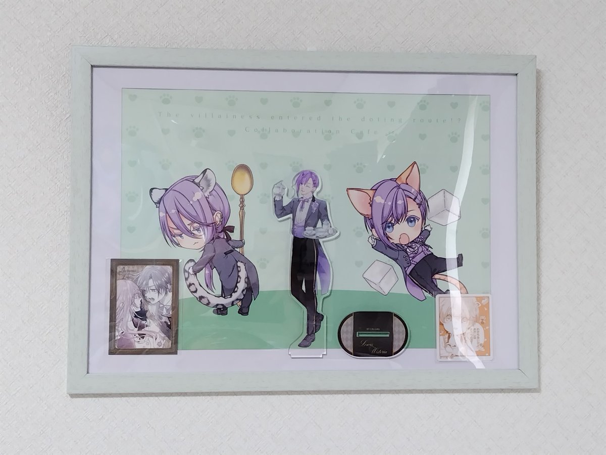spi_second9's tweet photo. #溺愛ルートカフェ　行けた🥺♥️ルイスくん推しの娘とサフィア＆ルチ推しの私、ランチョンマットお互いに交換😌フォトフレームにマット・特典カード・アクスタをまとめて飾ってみた♥️♥️ https://t.co/bmtjpzBbS6