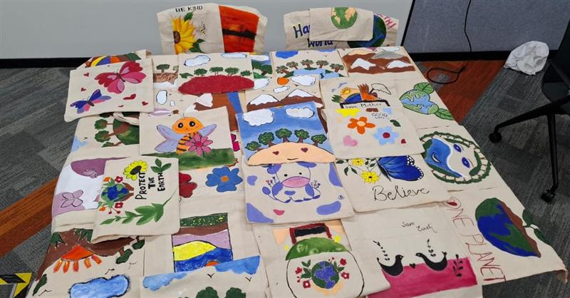 PwC_IN's tweet image. To commemorate World Environment Day, 270+ colleagues from our offices across India came together to make a meaningful difference and participate in environment-friendly activities and sessions on green practices. Read more: linkedin.com/feed/update/ur…

#EnvironmentalSustainability