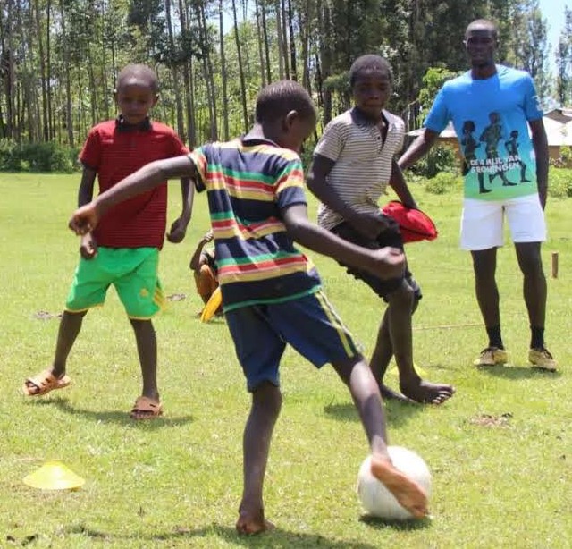 Players are the heartbeat of our project.
The more they’re involved in the game, the stronger our community becomes.
#Community #YouthDevelopment #PlayAsYouLearn #GrassrootsFootball