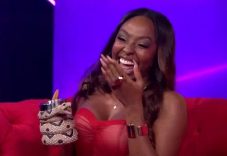 Al ganador tuvieron que nombrarle personas que lo apoyaron por que no tenia nada mas jajajajajajaj

#LaCasaDeLosFamososCol
#LaCasaDeLosFamososCol2
MELISSA GATE GANADORA