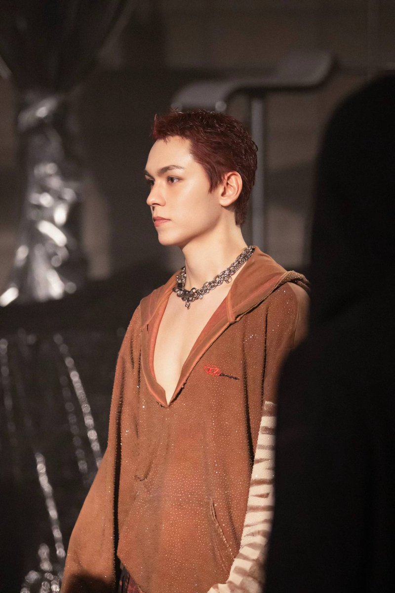 _chwenotchew218's tweet photo. '𝙏𝙃𝙐𝙉𝘿𝙀𝙍' MV Behind Photo 📸 #버논 #VERNON https://t.co/HgnuJTzUbd