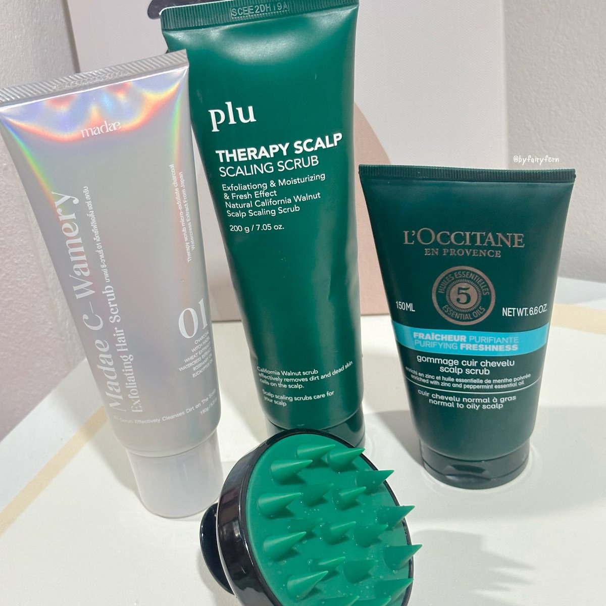 byfairyfern's tweet photo. ตอนนี้ยกให้ “hair scrub” 
ผมสวย สะอาด = สวยเลย 💆🏻‍♀️

เมื่อก่อนไม่เคยคิดว่าจำเป็น พอได้ลองแล้วมันสดชื่น เฟรชมาก ผมสะอาด เรียงเส้น พริ้วสวย เหมือนอาบน้ำวันละ 10 รอบ เราสระผมทุกวัน สครับสัปดาห์ละ 1-2 ครั้ง ตอนนี้ชีวิตผมคือดีมากกกกกกกๆ 

📍แบรนด์ที่ชอบตอนนี้คือ Plu>Madae>Loccitane 🫶🏻💫 https://t.co/E7XK4sk6UW