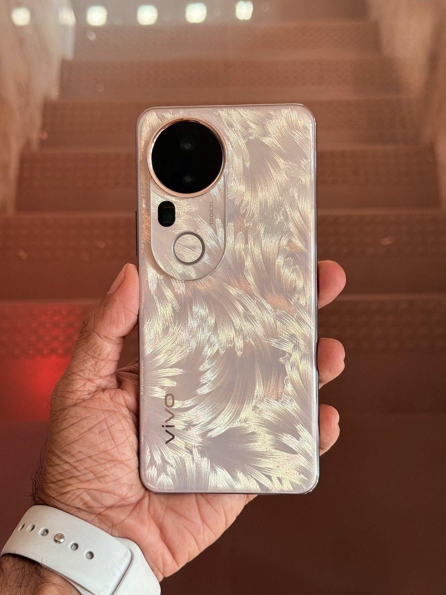 She’s Gorgeous #vivoT4Ultra 
Launching tomorrow.. Stay tuned🔥🔥