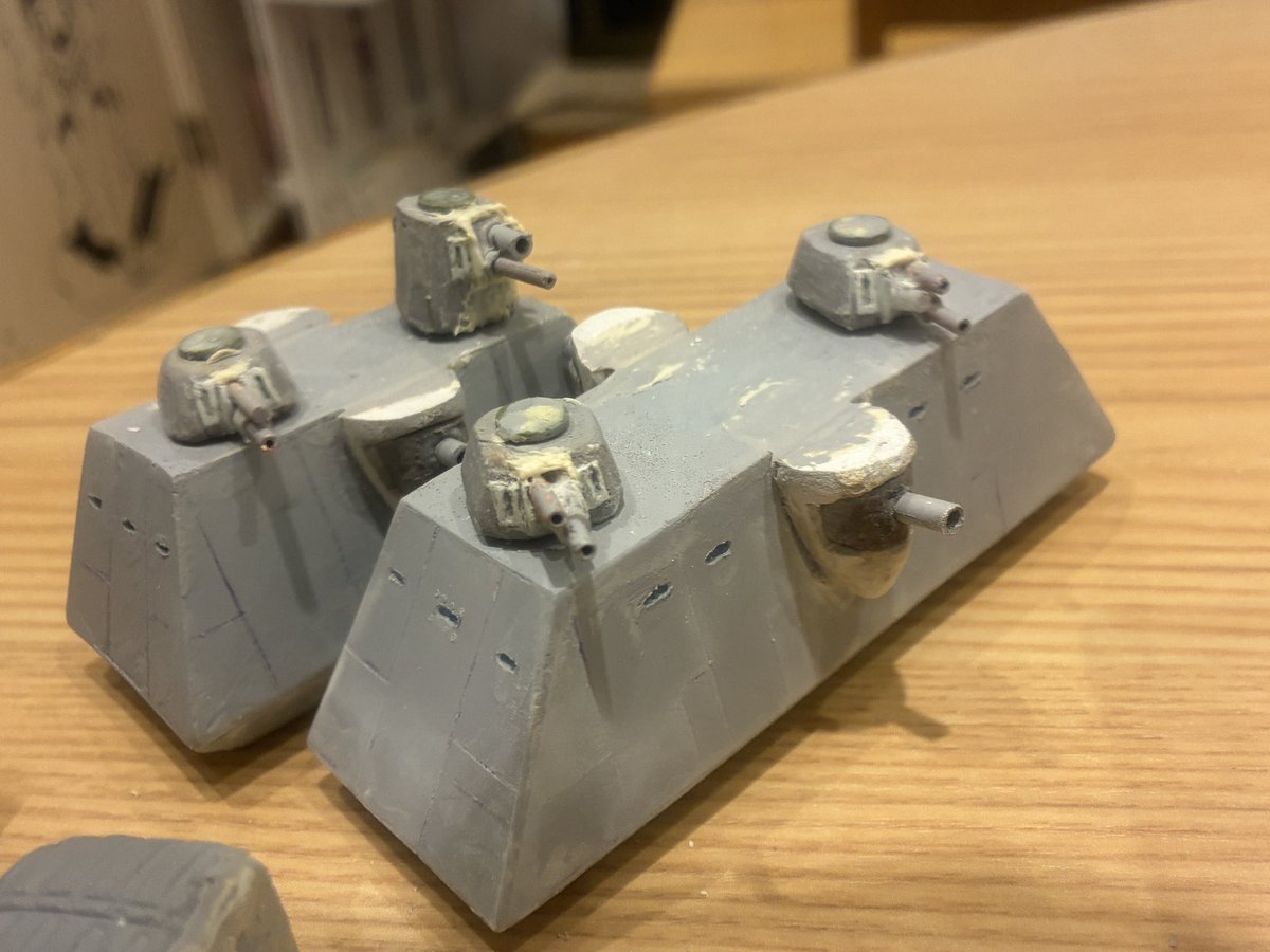 puchipredator's tweet image. 装甲機関車の砲台を
パテで少しずつ付けて削って
分解…繰り返し💦