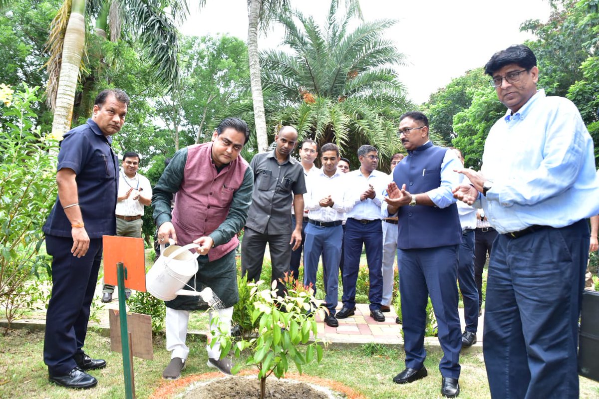 Also planted saplings in the port premises, aimed for the #MissionLife of Govt. Of India, envisioned by Hon'ble PM Shri <a href="/narendramodi/">Narendra Modi</a>.

3/3