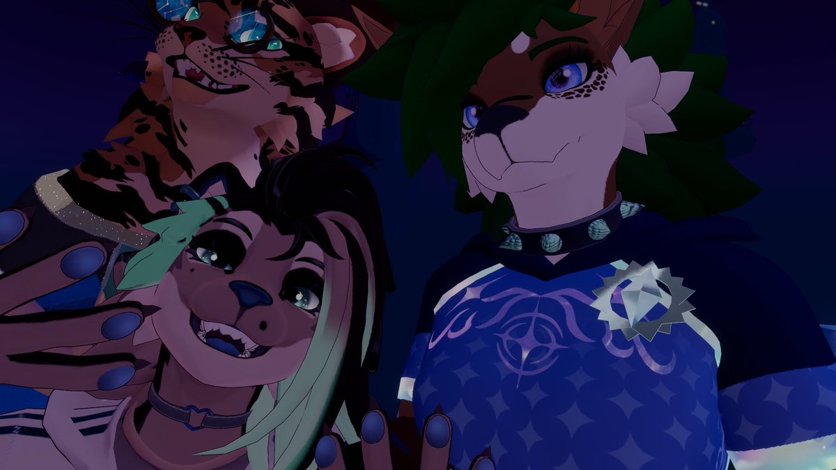 Jxtremewolf's tweet photo. @furality Catching up with old friends, making new friends, and experience this magical dream with my partners. Thank you Furality for creating the opportunity for these experiences to happen. https://t.co/vddQfSPJVW