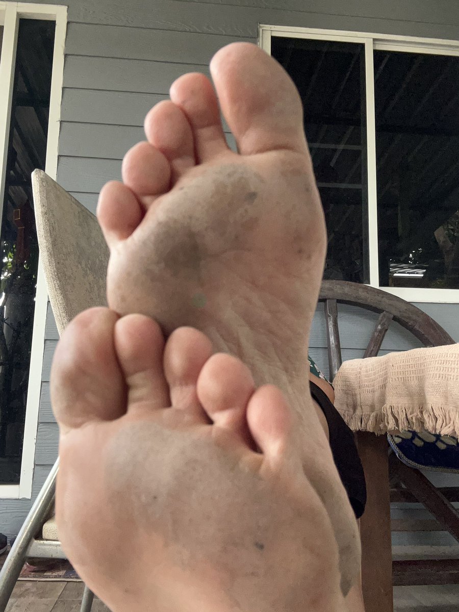 EarthStepx's tweet photo. I can’t walk too much these days due to a small but very annoying cut so I decided to try for the cozy indoor vibe
#Barefoot #Barefeet #FootModel #FootContent #FootPhotography #SoleStory #FeetAndTextures #BarefootBeauty #TextureStudy #FromTheGroundUp #ArtsyFeet #DirtyFeet https://t.co/F4n6TVYDTN