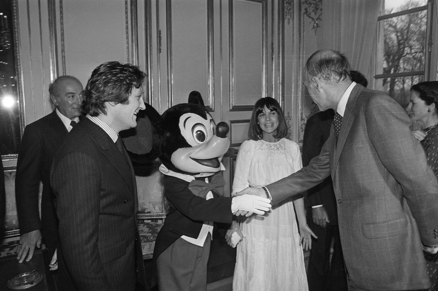 [C’ÉTAIT LE 10 JUIN 1942] #CeJourLa
Naissance à Saïgon (Indochine) de Chantal de Guerre dite Chantal Goya,  actrice et chanteuse française.