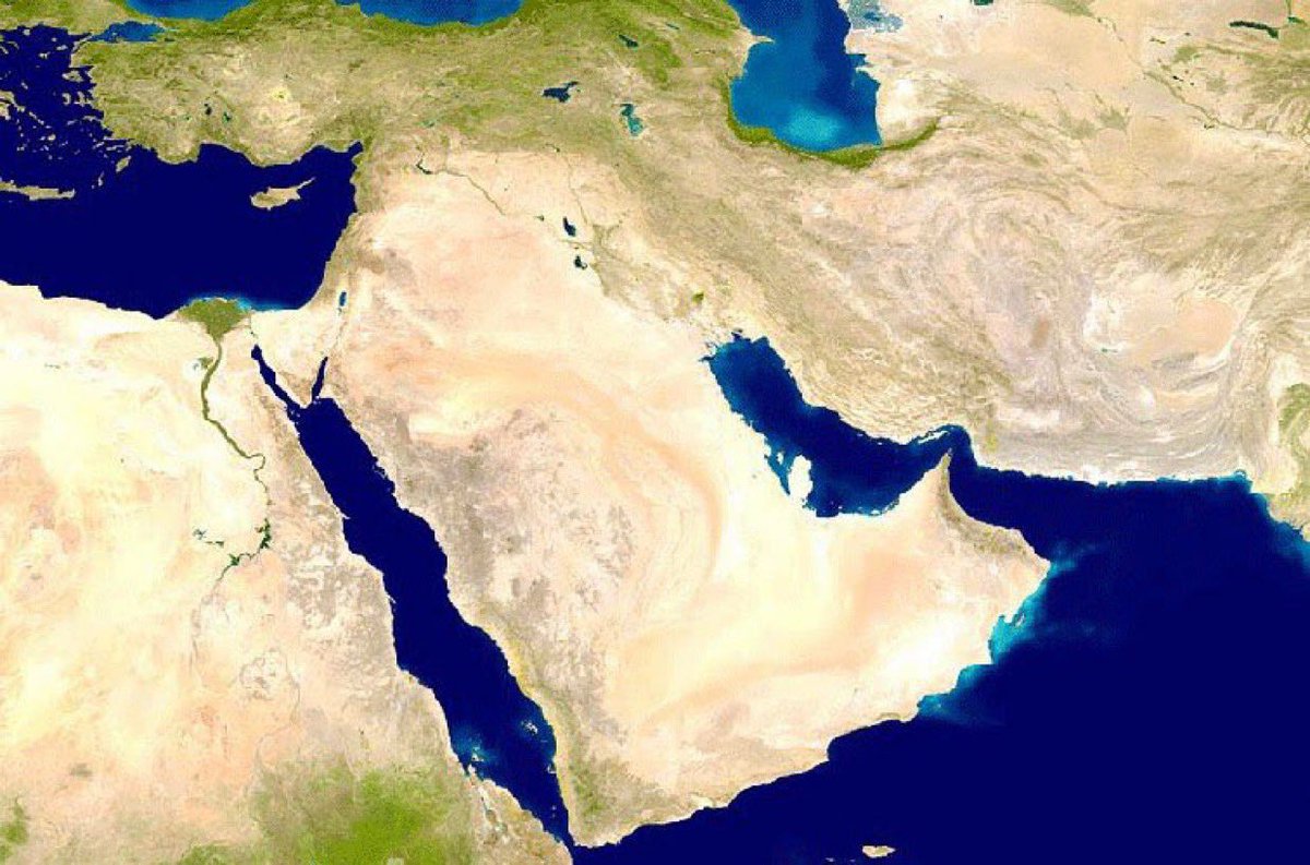 Columbuos's tweet photo. شبه الجزيرة العربية ابتعدت عن التأثير بالقرار السياسي منذ خروج الامويين للشام، اختفت الجزيرة لاكثر من ألف عام بعد ان كانت "المدينة المنورة" اول عاصمة للقرار في العالم الاسلامي، حتى ظهرت المملكة العربية السعودية من جديد وأعادت وهج وتأثير القرار العربي والاسلامي من هذه الأرض. 🇸🇦 https://t.co/ej1HWxQ9qO
