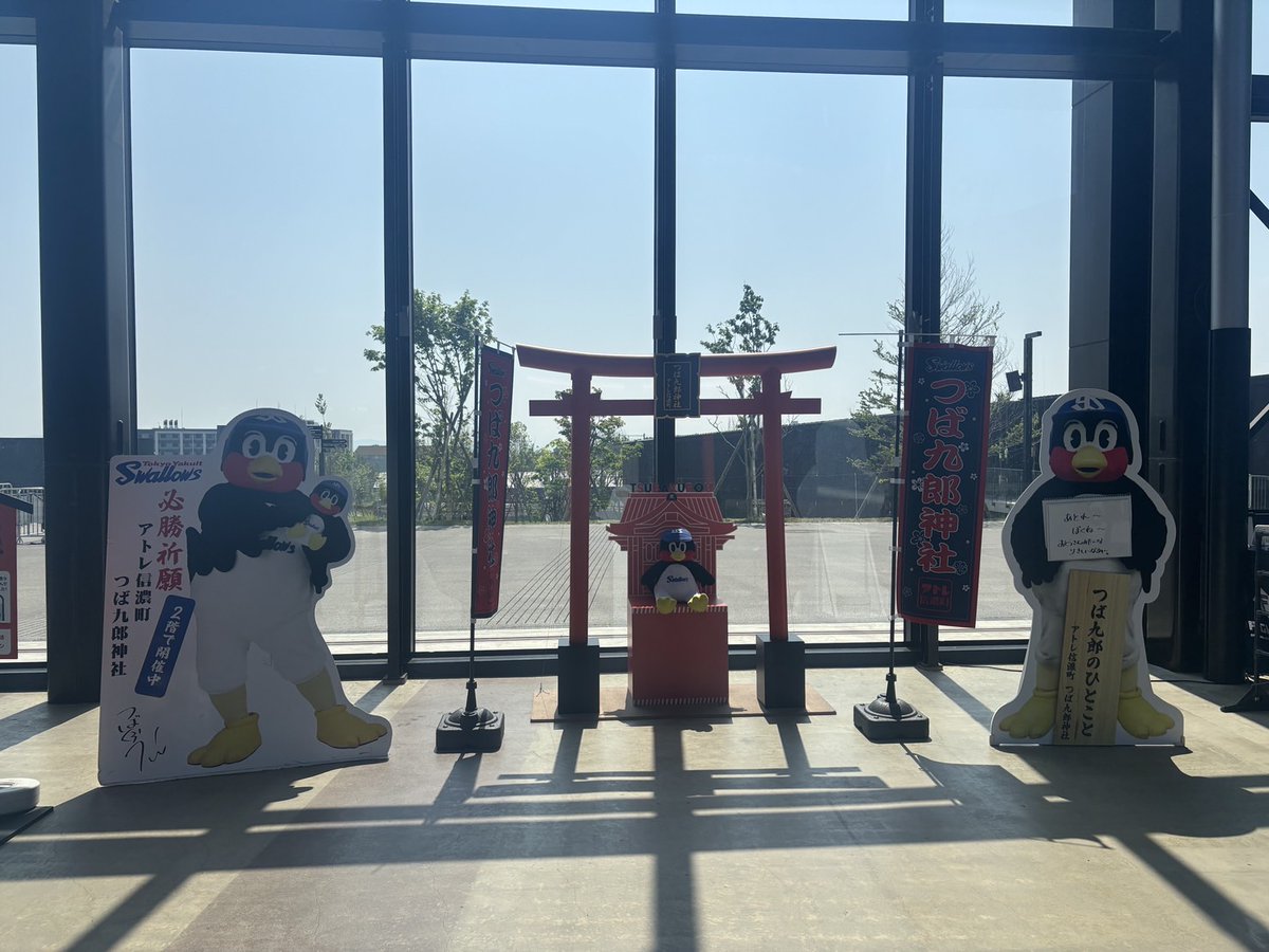 つば九郎神社で参拝しよう⛩ ／ 6/12(木)までガラスウォール前に登場