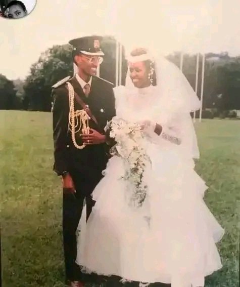 Maxime🇷🇼 (@maxime_ntaganda) on Twitter photo Ni byiza gusangira ibyishimo. Uyu munsi, twifatanyije n’umuryango wa Perezida <a href="/PaulKagame/">Paul Kagame</a> na Madamu Jeanette KAGAME kwizihiza isabukuru y’imyaka 36 bamaze babana nk'umugabo n'umugore, kuko basezeranye kuwa 10 kamena 1989.
Dore uko bamenyanye n'ibihe by'ingenzi byaranze urukundo Ni byiza gusangira ibyishimo. Uyu munsi, twifatanyije n’umuryango wa Perezida <a href="/PaulKagame/">Paul Kagame</a> na Madamu Jeanette KAGAME kwizihiza isabukuru y’imyaka 36 bamaze babana nk'umugabo n'umugore, kuko basezeranye kuwa 10 kamena 1989.
Dore uko bamenyanye n'ibihe by'ingenzi byaranze urukundo