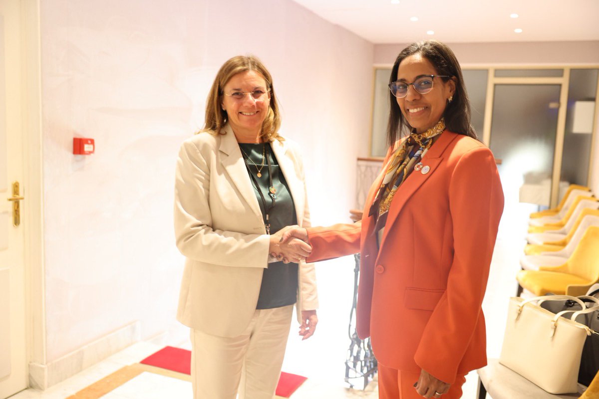 Parlement européen en France (@europarl_fr) on Twitter photo <a href="/CarmenCrespoPP/">Carmen Crespo</a> <a href="/IsabellaLovin/">Isabella Lövin 🌻</a> <a href="/ilecallennec/">Isabelle Le Callennec</a> <a href="/clergeau/">Christophe Clergeau</a> Les députés ont échangé sur les enjeux de préservation des océans et leurs ressources et de l'écosystème de la pêche avec <a href="/CostasKadis/">Costas Kadis</a>, commissaire européen en charge de la pêche et des océans et Leticia Reis de Carvalho, SG de l'Autorité internationale des fonds marins. #UNOC3 <a href="/CarmenCrespoPP/">Carmen Crespo</a> <a href="/IsabellaLovin/">Isabella Lövin 🌻</a> <a href="/ilecallennec/">Isabelle Le Callennec</a> <a href="/clergeau/">Christophe Clergeau</a> Les députés ont échangé sur les enjeux de préservation des océans et leurs ressources et de l'écosystème de la pêche avec <a href="/CostasKadis/">Costas Kadis</a>, commissaire européen en charge de la pêche et des océans et Leticia Reis de Carvalho, SG de l'Autorité internationale des fonds marins. #UNOC3
