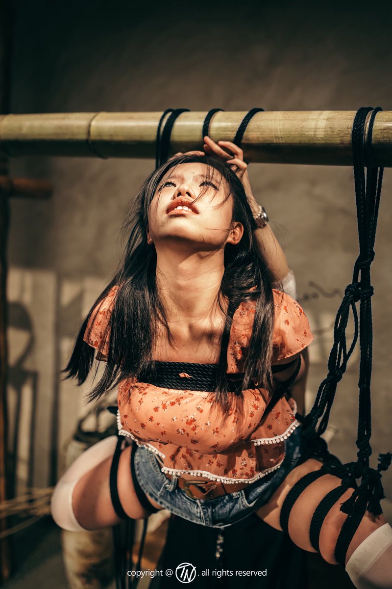 「月影社 · 苏珊红」

💃🏿：苏珊红
🪢：<a href="/LuLing929/">陆泠</a>