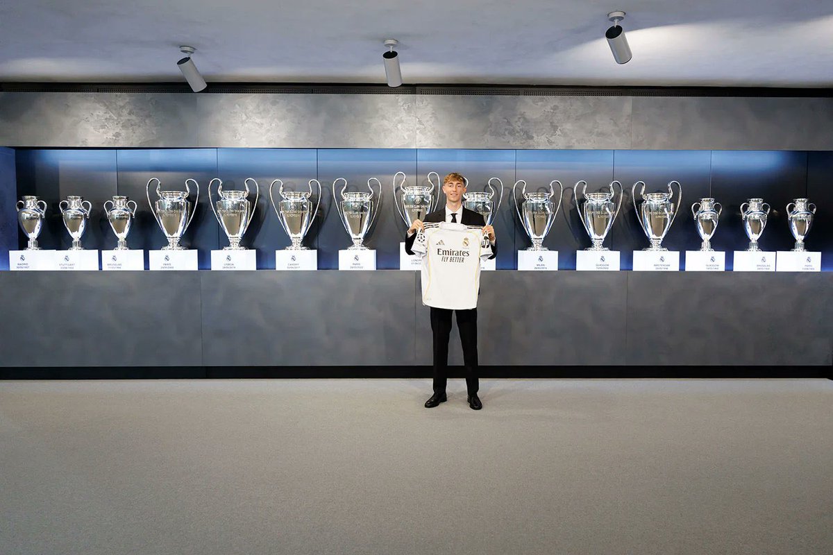 لقطة لن تشاهدها في اي نادي اخر في العالم..

لقطة صعبة جدًا على كل نادي اخر في العالم..

ريال مدريد يقدم نجومه امام الـتاريخ !

ريال مدريد يقدم نجومه امام الـ15 دوري ابطال

😱😱😱😱😱😱🤍🤍🤍🤍🤍🤍🤍