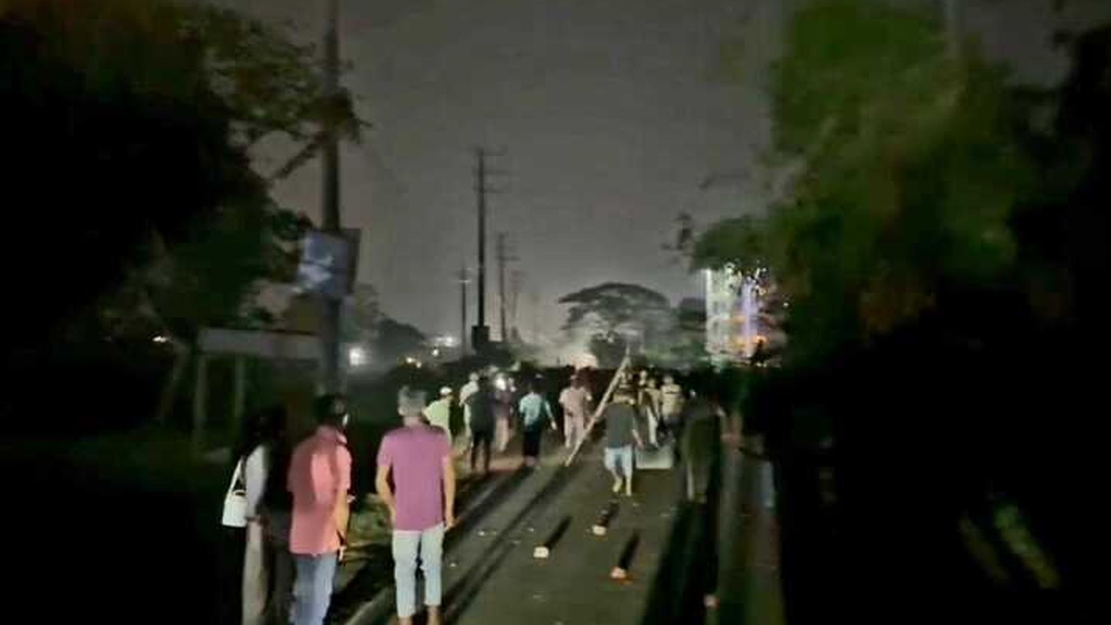 ফুচকা খাওয়ার পর টিস্যু না থাকায় সংঘর্ষ ১৫ জন আহত