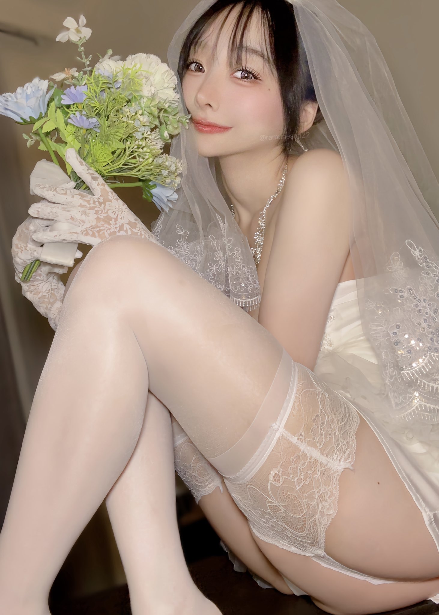 らむねが奥さんなら何して欲しい〜？｜青髪セクシーインフルエンサーらむねさん
