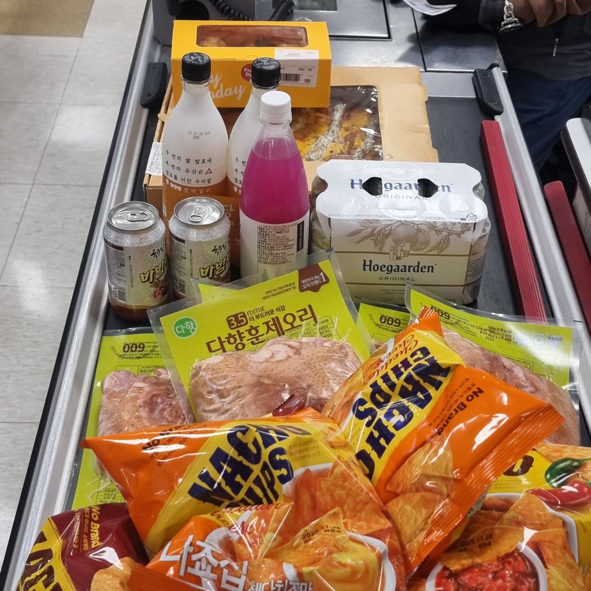 오리훈제랑 나쵸를 좋아합니다. 
오리훈제 5팩. 나쵸 7봉지.