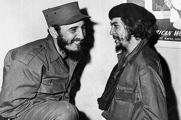 A sólo días del aniversario de su nacimiento recordamos las palabras de #Fidel:  "Che fue un verdadero comunista y hoy es ejemplo y paradigma de revolucionario y de comunista". #CheVive