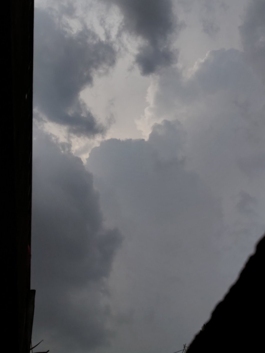 Dark clouds moving in!!! 
#Chennai #ChennaiRains #Monsoon #SWM2025 #Monsoon2025 #thunderstorms