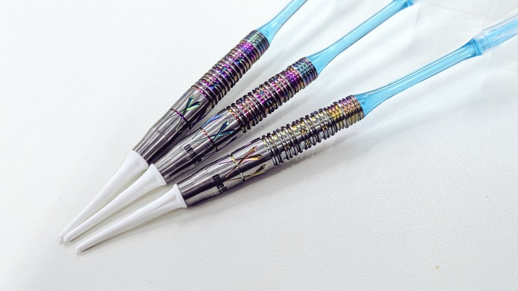 noritooooon's tweet photo. Uroboros4は触ってみて頂けましたでしょうか?19gのレインボーも21gのブラックもどちらも良い…😏
ダーツハイブ限定カラーは私も持っていないので予約してくれた方はぜひタグ付けして私に自慢してください!
🛒商品ページ https://t.co/weAPSRXPVG
#One80 #Uroboros4 https://t.co/ygIeXH8tYH