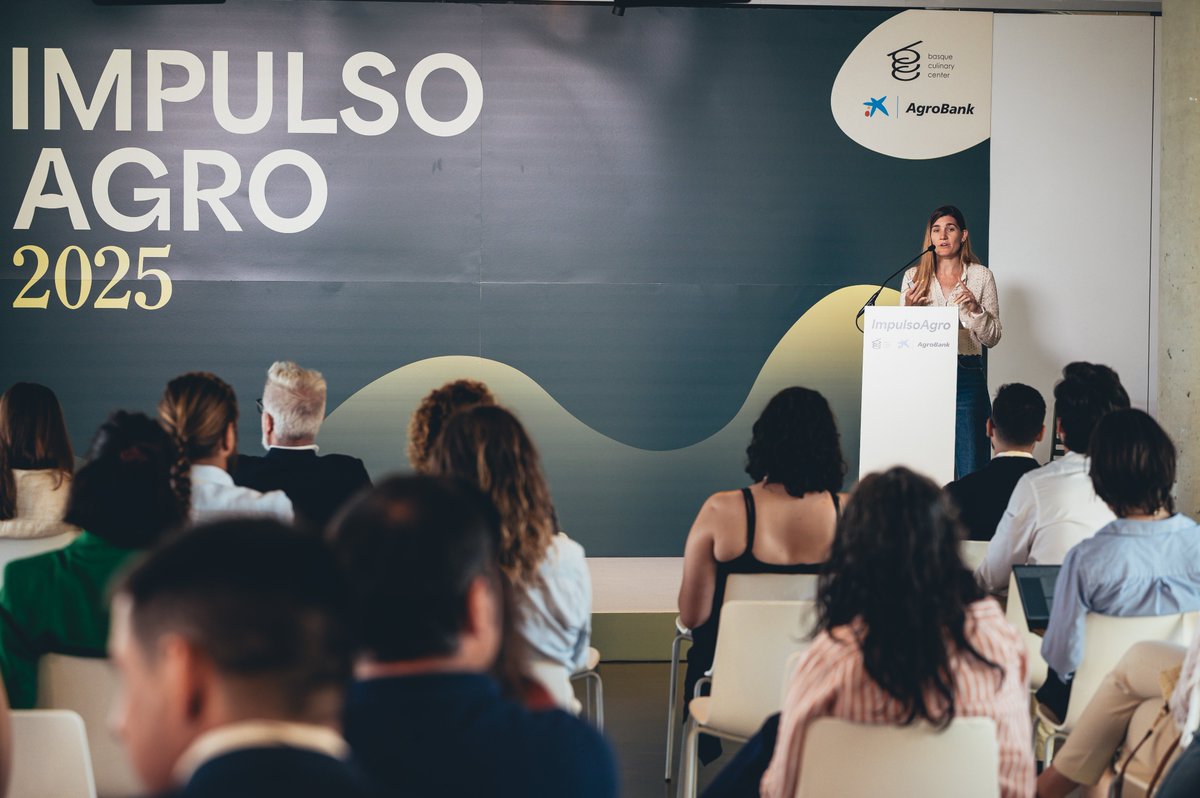 bculinary's tweet image. 🚀 Hoy, en @bculinary, se reúnen l@s 40 jóvenes de #ImpulsoAgro: ideas frescas, proyectos con alma rural y una energía imparable para transformar el sector agroalimentario. 🌱 Innovación, sostenibilidad y compromiso que inspiran. ¡Vamos con todo! 💚