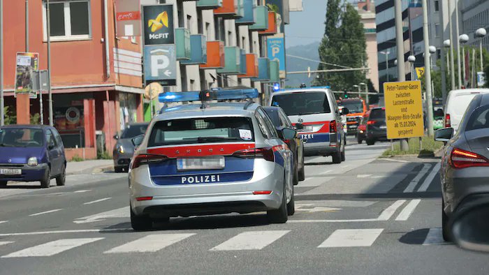 Emergenza24's tweet image. 🔴 BREAKING [10.06-12:00] #Lend #Graz #Austria 
#SPARATORIA IN UNA SCUOLA
+9 morti (tra cui attaccante) 
Seguiranno aggiornamenti