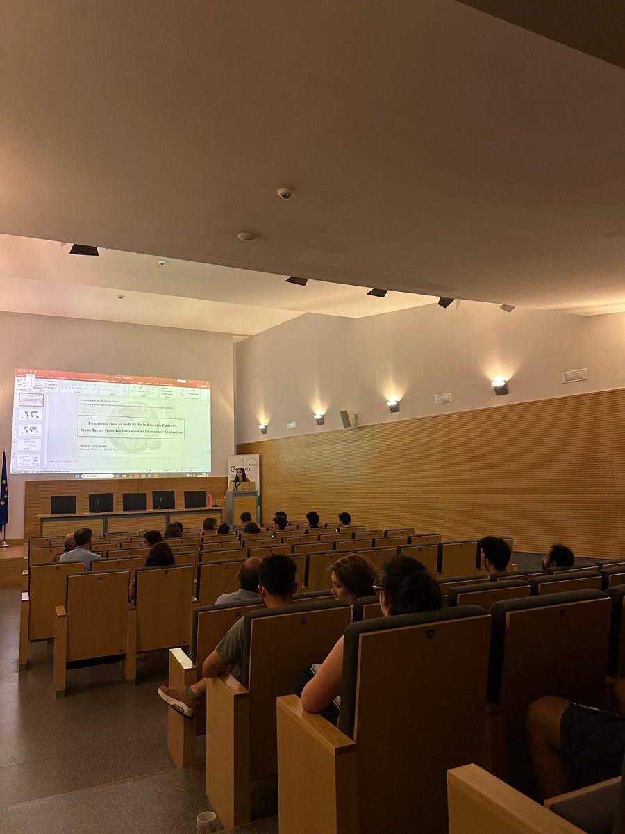 Hoy, Patricia Porras ha impartido el #SeminarioInterno titulado "Functional Role of miR-93-5p in Prostate Cancer: From Target Gene Identification to Biomarker Evaluation"
