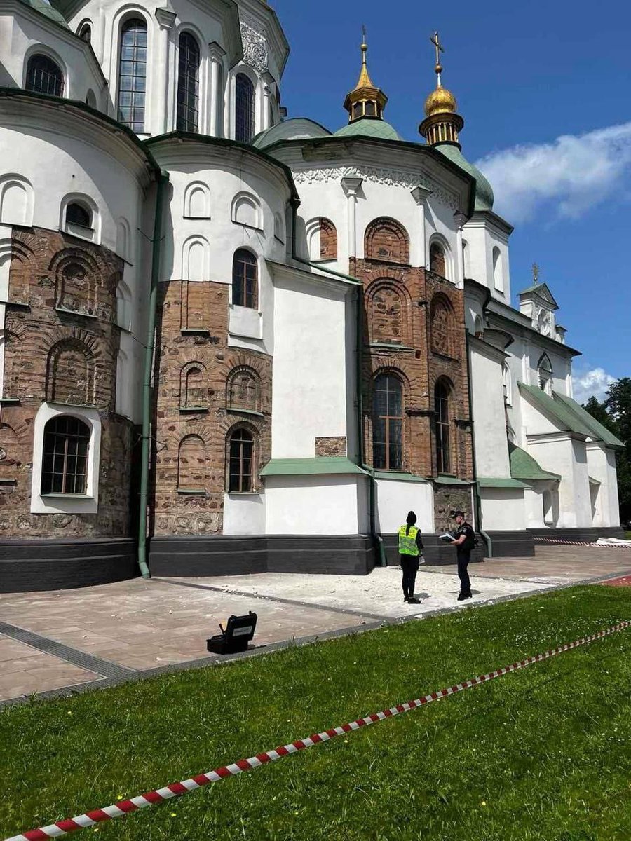 MamedovGyunduz's tweet image. Saint Sophia of Kyiv has withstood hordes, empires, and the collapse of states. In the 21st century, its walls once again trembled – this time from the blast wave of drones, which damaged the cornice of the main apse. Strikes on #CulturalHeritage violate the #HagueConvention and