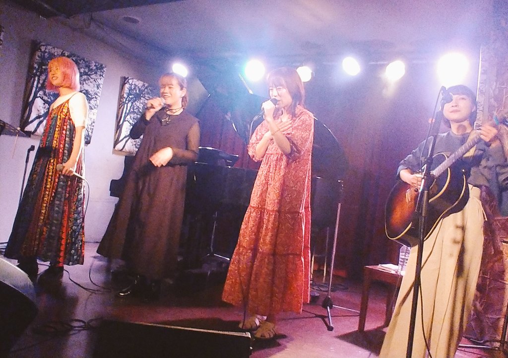formailsave's tweet image. 渋谷gee-geにてカフネ初企画ライブ「ほどく」観覧。
出演者が皆素晴らしく、コラボ曲の「なんにもない ほどくスペシャル」も良かった☺️
新曲「一輪花」はこれまでの「寄り添う」とは違う、低音の魅力も生かした「導く」力強さで新たな魅力を感じる素敵な曲だった。
#カフネ
#mitsuko
#杏珠
#みずほ