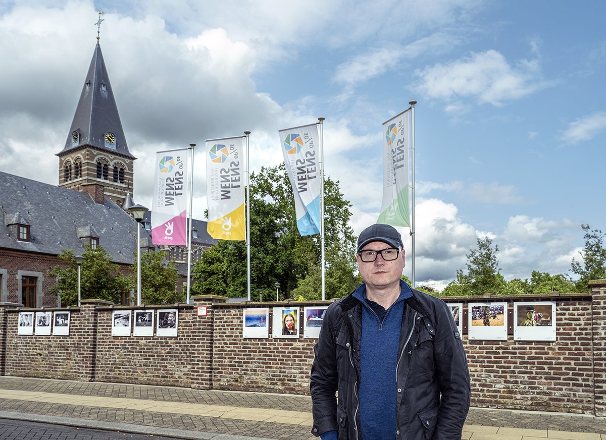 I was a winner at the “Lens op de Mens International Photo Festival” in Pelt, Belgium, receiving the Silver Award in the professional photographer’s category.
jonathanbanks.co.uk/news/silver-aw…
#photography #photographer #LensOpDeMens #fotofestivalpelt #reportage #photojournalism #humanity