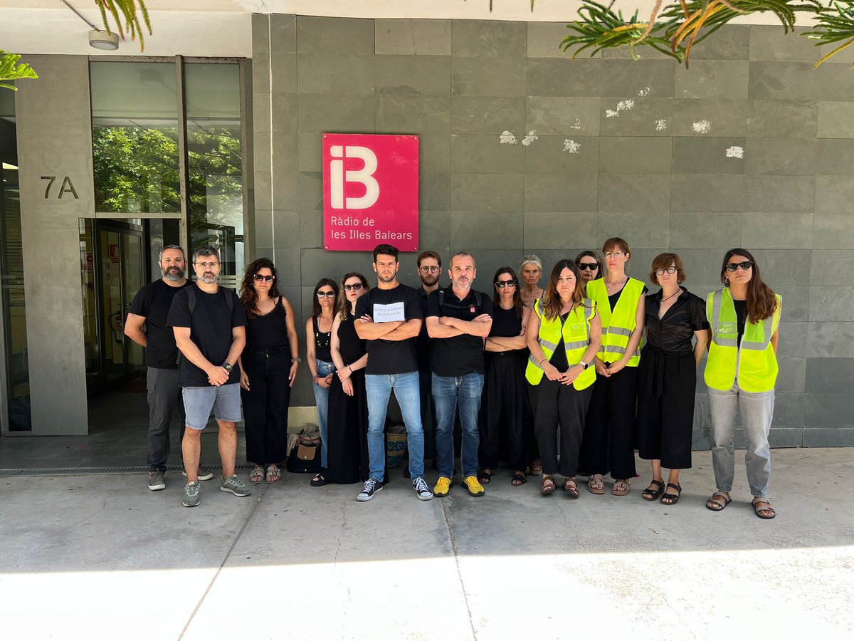 Comitè d'empresa EPRTVIB. IB3 (@comiteinfosib3) on Twitter photo A IB3 Ràdio estam de vaga #aturadaparcial10juny. Només fan feina els serveis mínims amb uns informatius reduïts. Si enceneu la ràdio escoltareu música <a href="/MargaProhens/">Marga Prohens</a> volem la #integracióJA A IB3 Ràdio estam de vaga #aturadaparcial10juny. Només fan feina els serveis mínims amb uns informatius reduïts. Si enceneu la ràdio escoltareu música <a href="/MargaProhens/">Marga Prohens</a> volem la #integracióJA