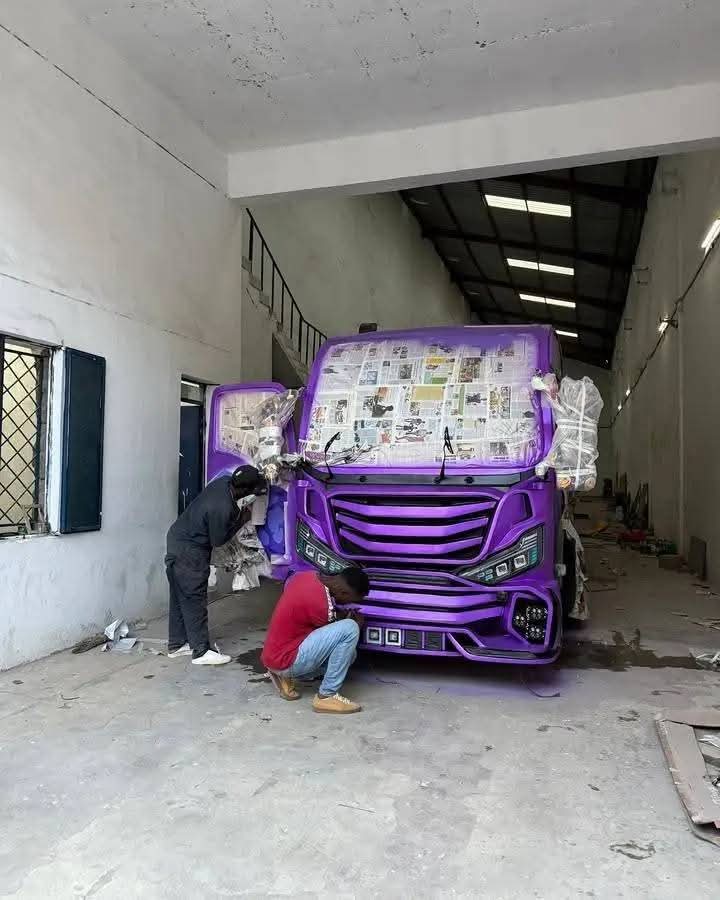 MatwanaCulture's tweet image. Coming Soon To Embakasi Route 33
🆕️ Mood #RaptorFamily #Mood #RoyalSwift

Designer @deliberatepracticeitis
Airbrush Portraits @hajj_bin_haji @martin_ojiambo
Lighthouse &amp;amp; Fyam @jaramba_lighting
Sound &amp;amp; Visuals by @aceaudiokenya

#MatwanaMatatuCulture by @GraffMatwana