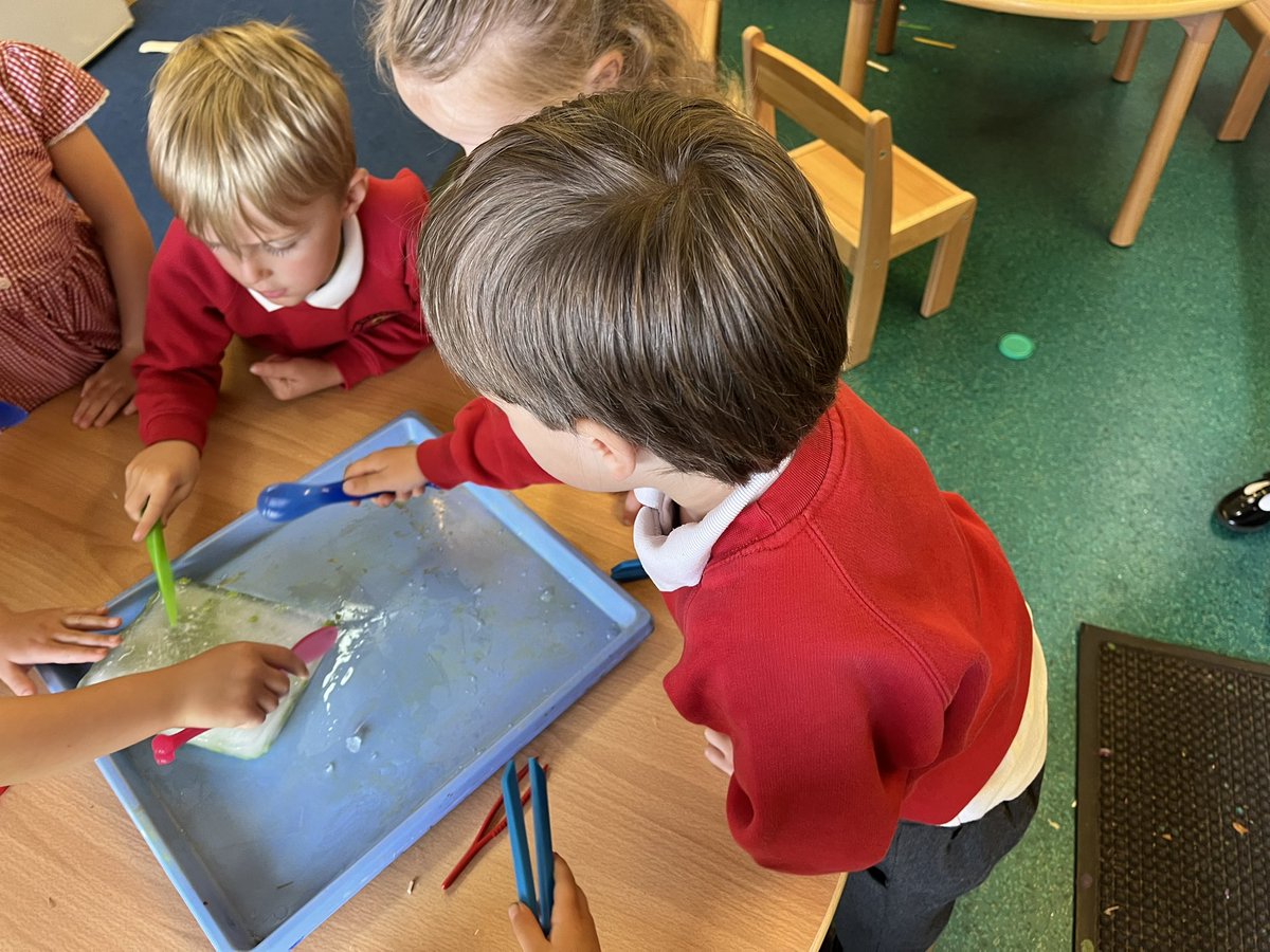 Stretton St Matthew’s (@strettonstmatts) on Twitter photo Reception had a great time saving the peas from the ice! Well done Reception. We then spoke about writing instructions to help someone to save the peas by using salt as the quickest. <a href="/TheLCUK/">The Literacy Company</a> Reception had a great time saving the peas from the ice! Well done Reception. We then spoke about writing instructions to help someone to save the peas by using salt as the quickest. <a href="/TheLCUK/">The Literacy Company</a>