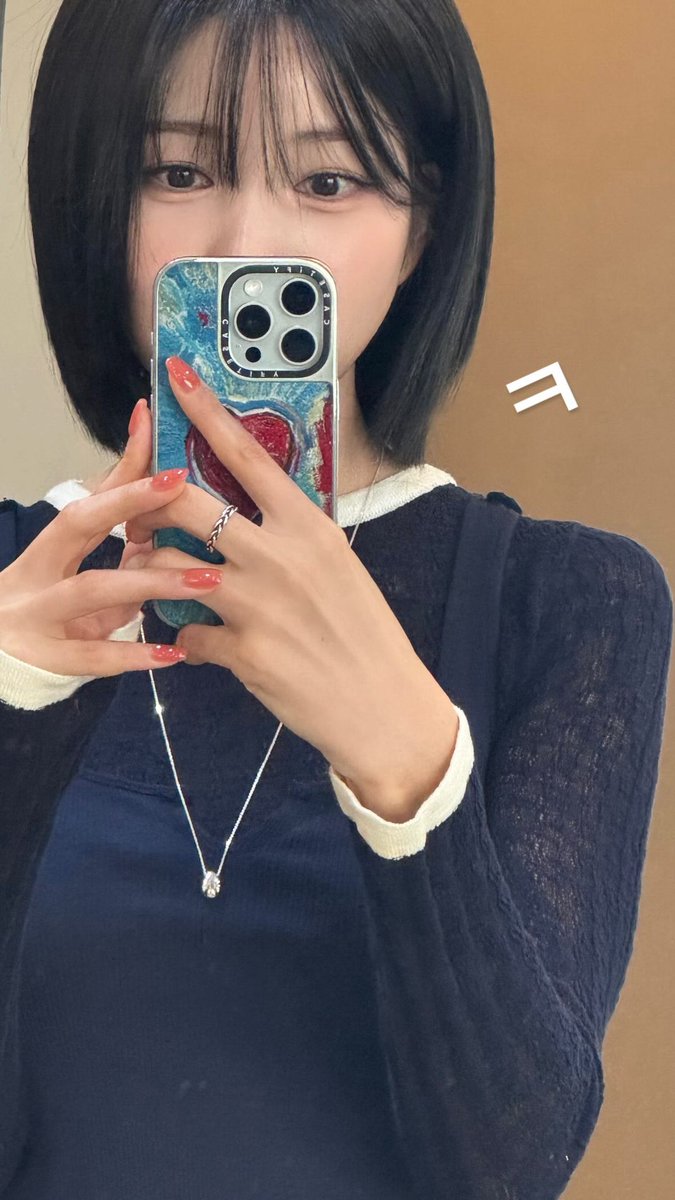adoringfriend's tweet photo. We went from pretending Sowon has short hair for years to now Sowon actually cutting her hair and she looks SO good https://t.co/fCOszOwOzK
