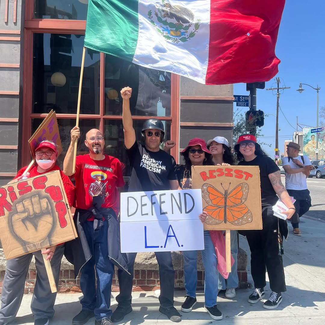 ideiazabaldub's tweet photo. Tom Morello (@tmorello) beti historiaren alde onean, ezinbesteko hoietako bat!
DESTROY AMERICAN FASCISM, DEFEND LOS ANGELES!!
#FuckICE #DefendLA https://t.co/88u4R1Q6ya