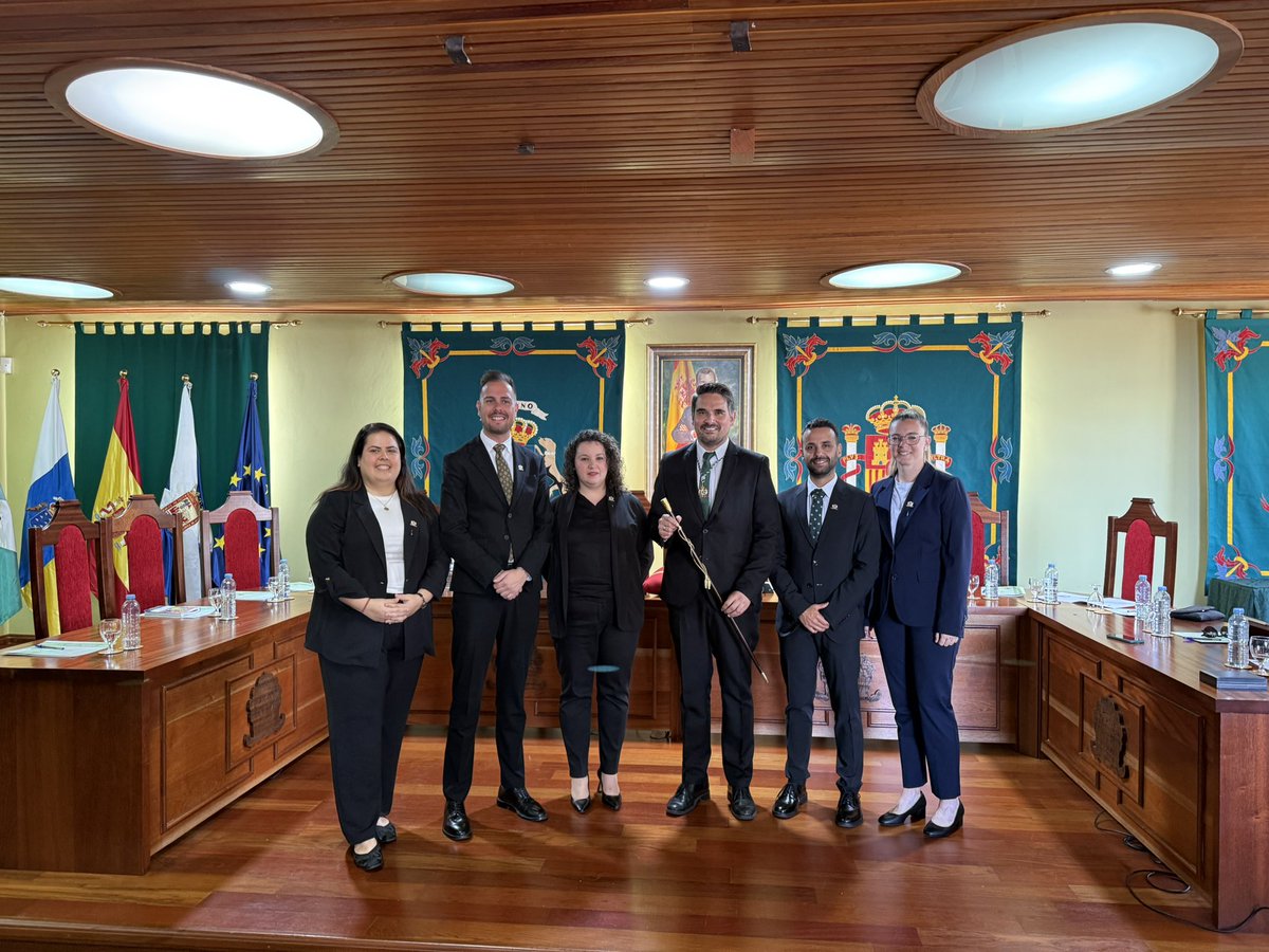 laradiocanaria's tweet image. 🔴🔴 Cambio de rumbo en la alcaldía del Ayuntamiento de La Guancha. 

Un voto del Grupo Popular permite que Alejandro Herrera, de @coalicion, sea el nuevo bastón de mando del municipio.

📻 #InformativosLRC 
📡 rtvc.es/la-radio-canar…