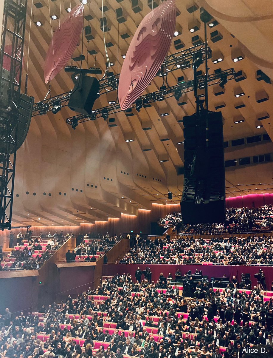 alicedingley_'s tweet photo. 1/2 Imagine this - Dressing in suits and bow ties, formal dresses and heels, enjoying a seated, intimate show at the Opera House watching undoubtedly the best heavy metal band of our era, perform alongside the Symphony Orchestra with the stage set as garden beds.@parkwayofficial https://t.co/F8aGjeokuV