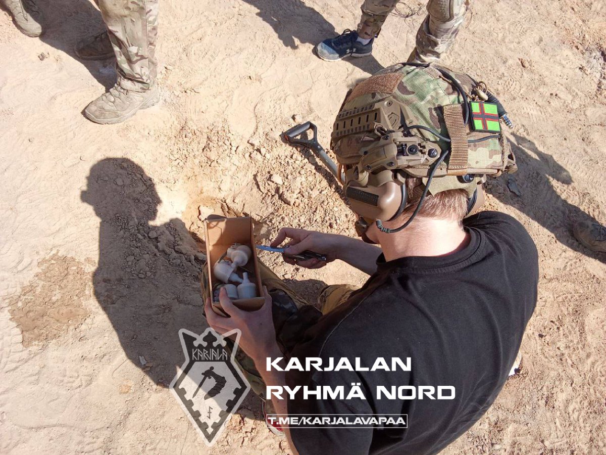 KarjalanNORD's tweet image. A member of NORD’s volunteer unit during combat engineering training focused on explosives and grenade throwing.
KARJALA ON OLEVA VAPAA
#FreeKarelia
