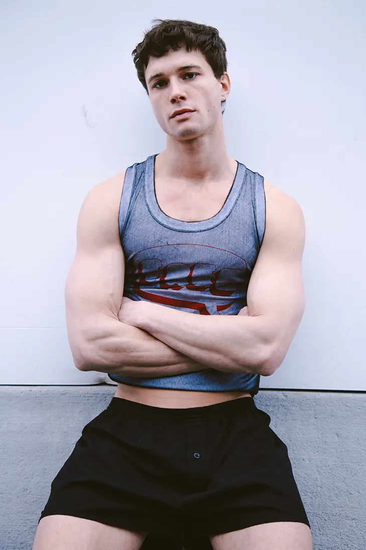 Photographer Michael Banfi collaborates with model Jakob Jokerst for our #MMSCENE PORTRAITS story: malemodelscene.net/portraits/hell…