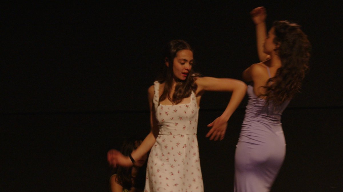 ✨ Estudiantes  Grado en Artes Escénicas y Cinematográficas han presentado "Érase una vez... Cuentos con gesto". Un aula abierta donde el cuerpo fue el verdadero protagonista. Talento y creatividad en escena. 🎭
#ArtesEscénicas #UniversidadLoyola