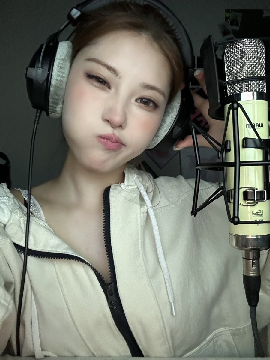 [#채인]

🌚🌝

#퍼플키스 #PURPLE_KISS #Chaein