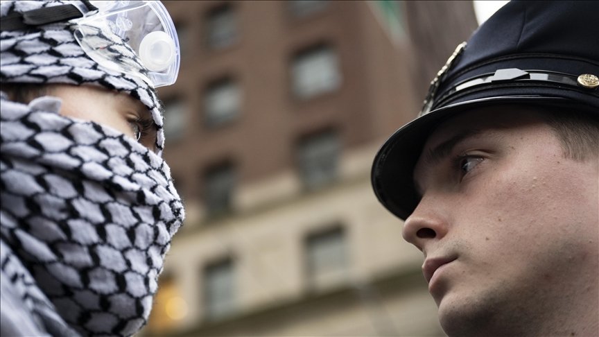 New York'taki üniversite öğrencilerinin Gazze için başlattıkları açlık grevi 14. gününde

ABD'nin New York kentindeki çeşitli üniversitelerden öğrencilerin İsrail'i protesto etmek ve Gazze'de açlık çeken Filistinlilere destek amacıyla başlattıkları açlık grevi 14. gününe girdi.