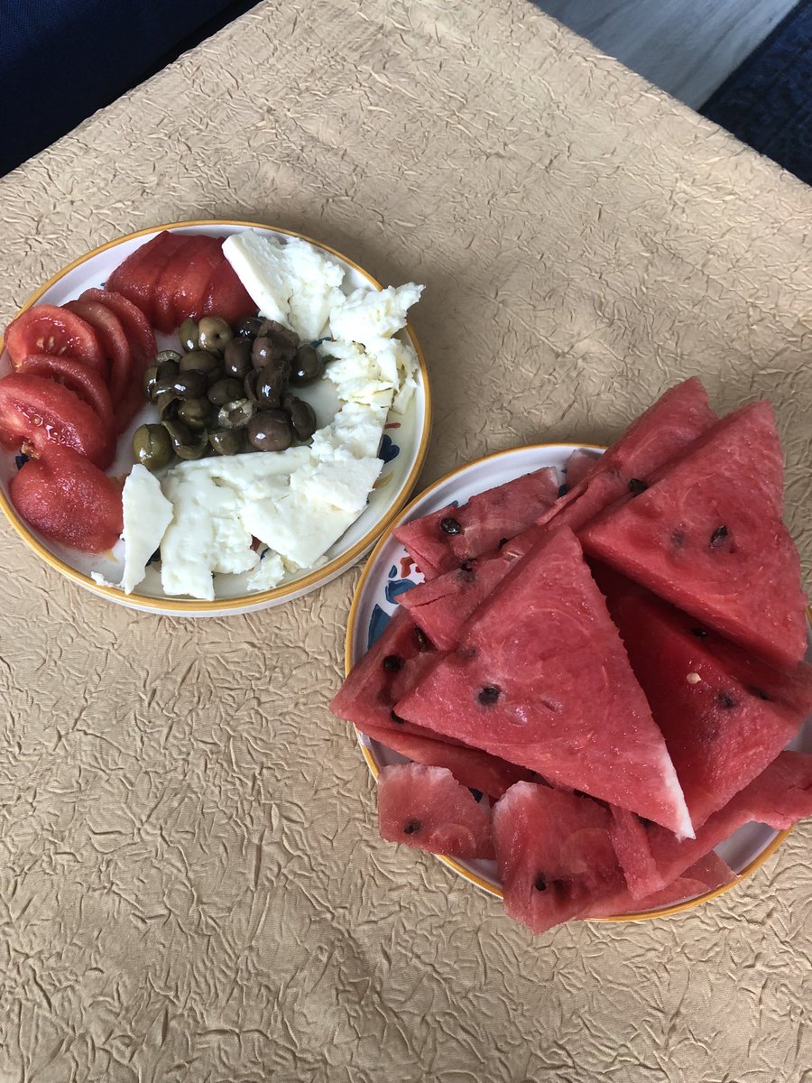 Mutlu musunuz yazcılar🍉🍅🫒🧀