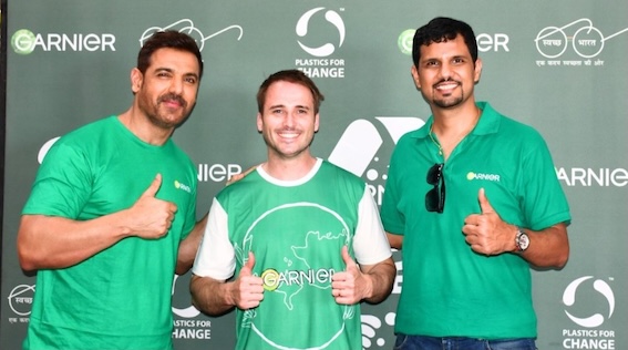 VenetiaSarll's tweet photo. Hi rafties, no new post today. I've only found a few bits regarding our prince, so I’ve added them onto yesterday's post. 😊
https://t.co/jBel3EDpHh
I'll blog again on THURSDAY. Take care, lovelies! 
@TheJohnAbraham #GarnierIndia #TheDiplomat #JohnAbraham 💚 https://t.co/N0s94Q9pJD